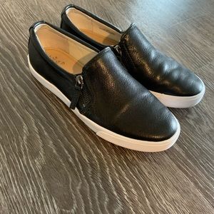 Banana Republic Leather Zip Sneakers 🍌